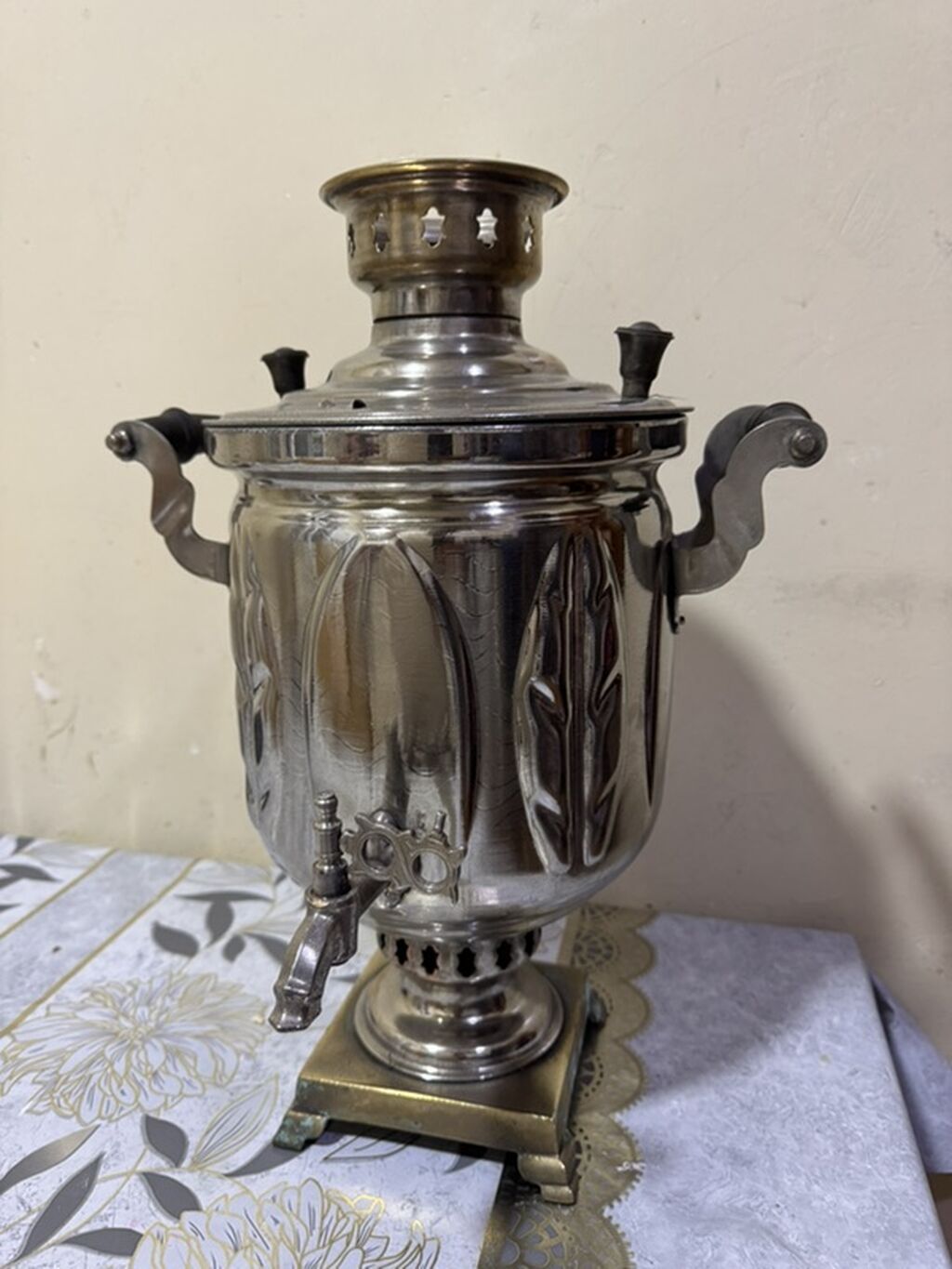 5-lik qedimi samavar hec bir prablemi yoxdu qiymeti 230 manat Unvan — Samovarlar, Digah (3)