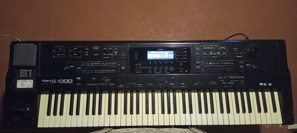 Roland G-1000 sintezatoru satılır.Təmirə ehtiyacı var.Üzərində çantası — Mallar, Xaçmaz