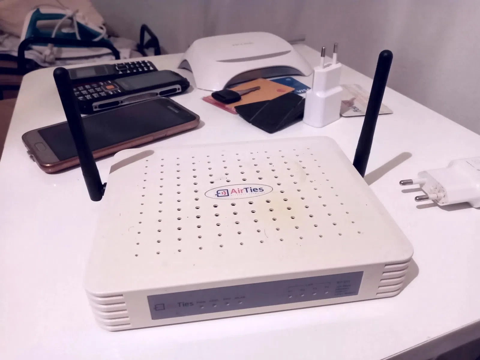 AirTies RT-211 modem — Elektronika