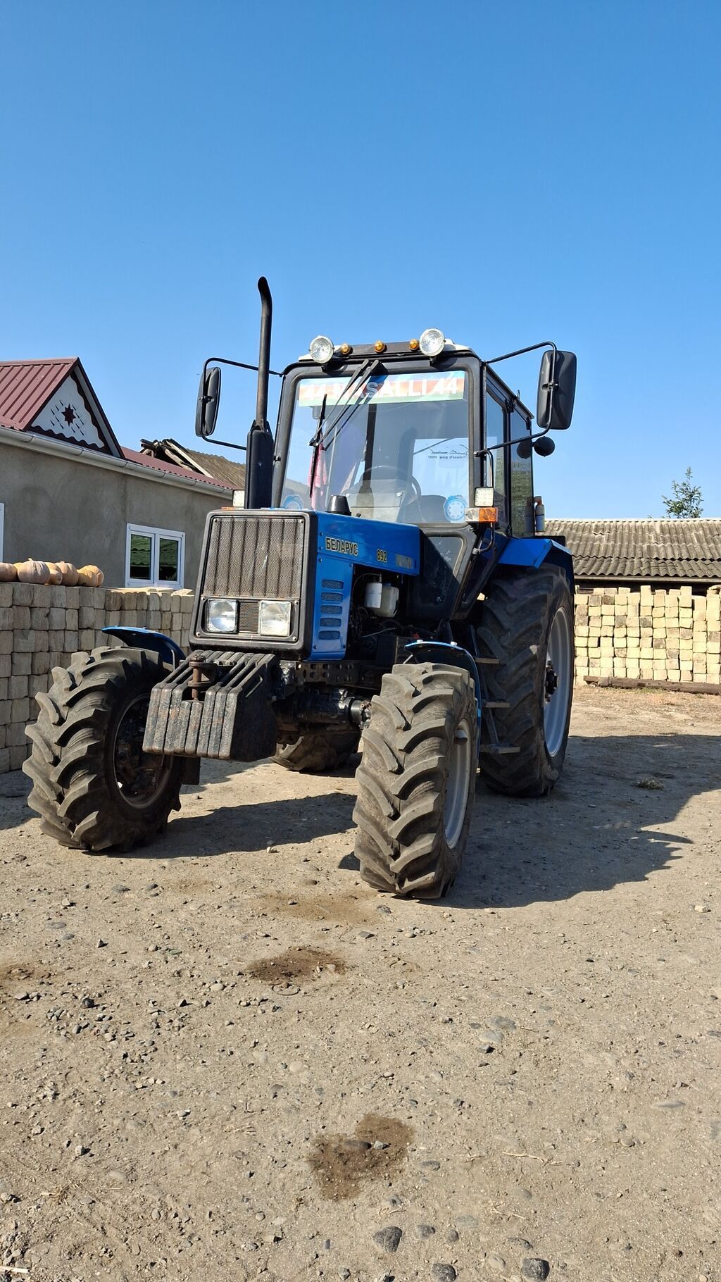 Belarus 82 (MTZ-82) traktor - 4x4 ötürücü, ön və arxa iri protektorlu — Traktorlar, Lənkəran
