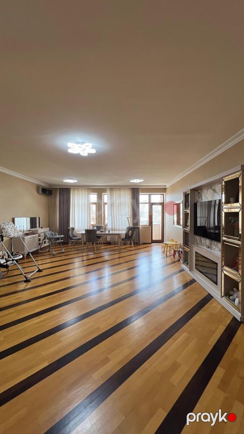 Satılır 4 otaqlı yeni tikili 183 m²