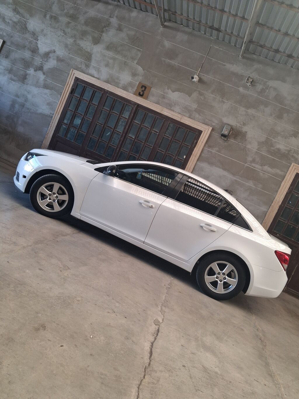 Chevrolet Cruze sedan - Kuzov: ağ rəng, 4 qapılı sedan, arxa — Avto, Bakı (10)