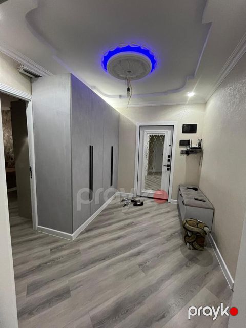 Satılır 3 otaqlı köhnə tikili 90 m²