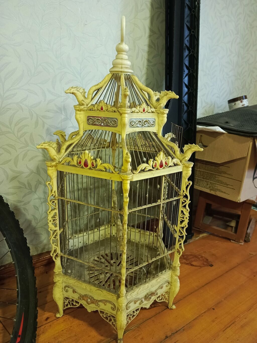 Dekorativ “fantaziya” üslubunda işlənmiş quş qəfəsi - Material: metal — Qəfəslər, Bakı (2)