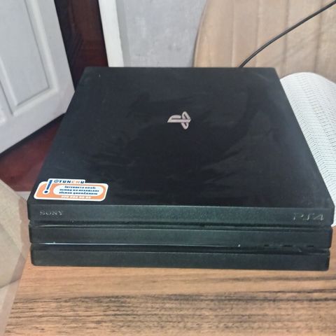 PlayStation 4 Pro — Игровые приставки
