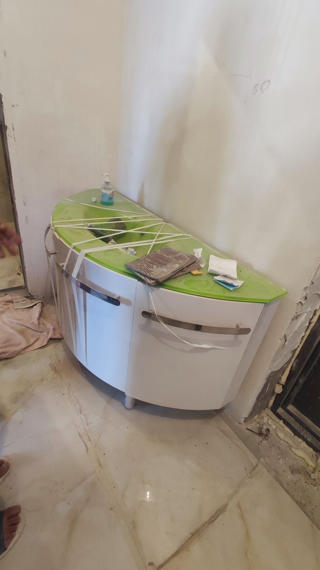 Vanna otağı dəsti – dolablı lavaboyla birlikdə, güzgü və duş paneli - — Mallar, Bakı (2)