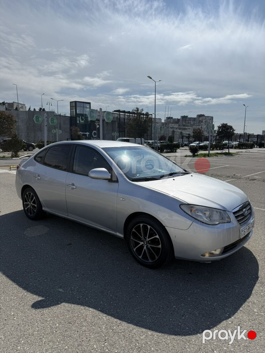 Hyundai Elantra sedan – gümüşü rəng, Azərbaycan nömrə nişanı — Avto, Bakı (4)