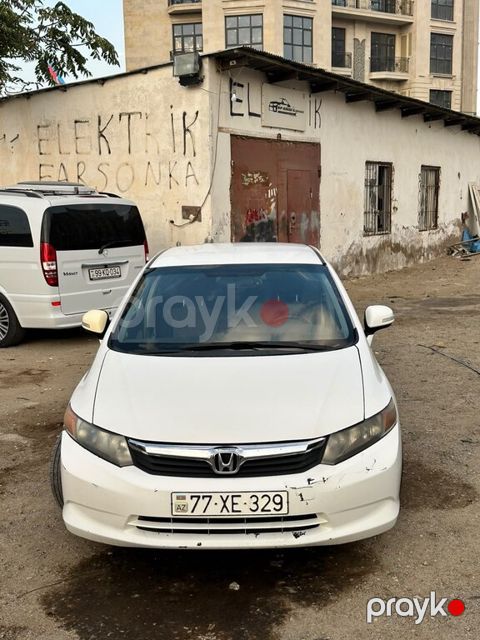 Honda Civic, 1.5 L, 20 kWh, 2012 il, 350 000 km