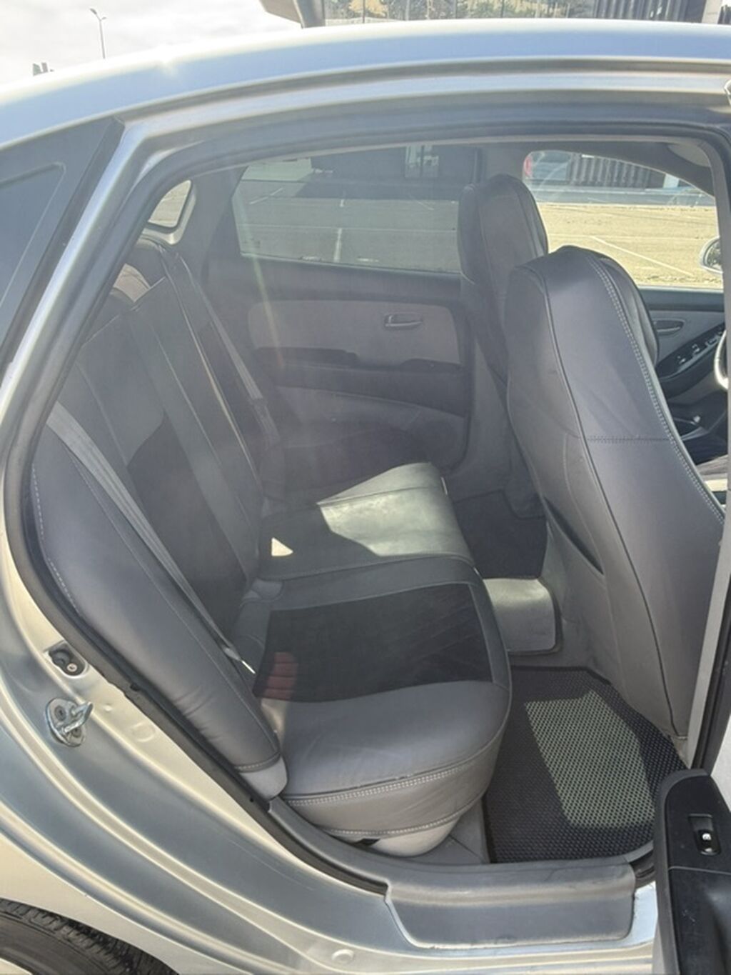 Hyundai Elantra sedan – gümüşü rəng, Azərbaycan nömrə nişanı — Avto, Bakı (10)