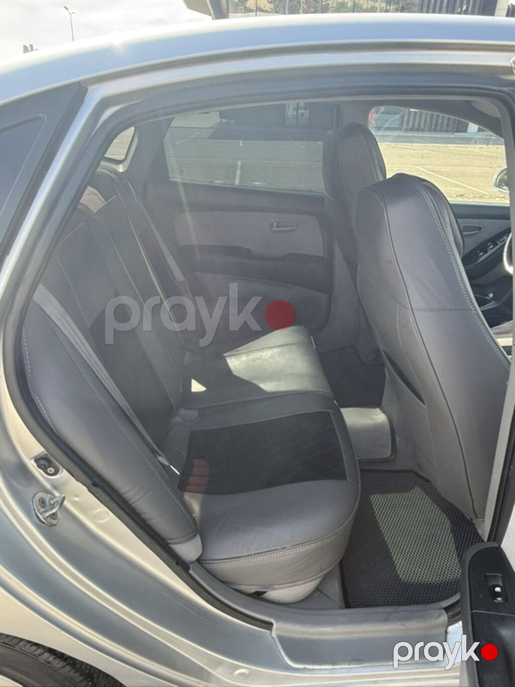 Hyundai Elantra sedan – gümüşü rəng, Azərbaycan nömrə nişanı — Avto, Bakı (10)