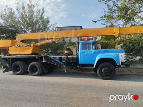 Avtokran – ZIL şassisi üzərində hidravlik oxlu qaldırıcı - Şassi: ZIL