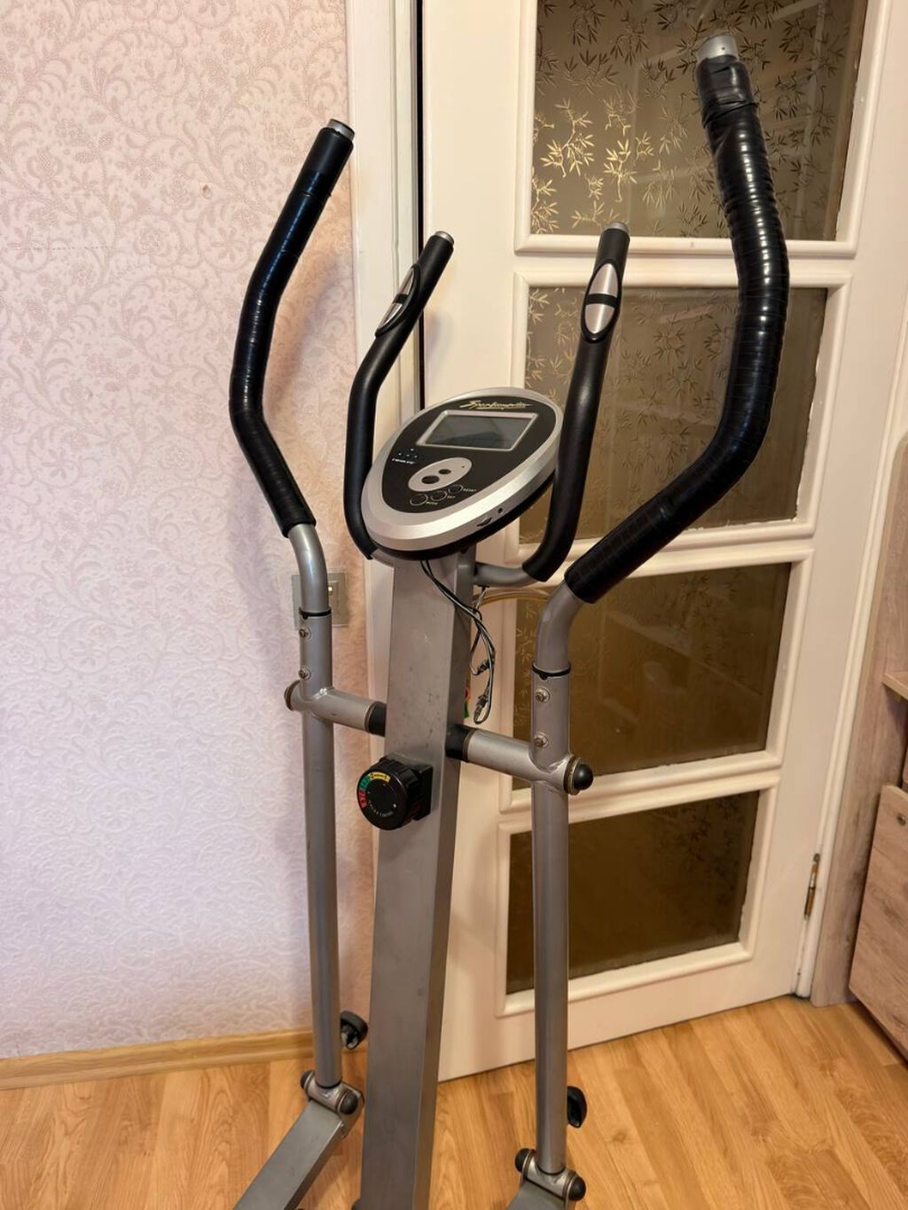 Elliptik trenajor - 200 AZN Elan mətni: 🏋️ Elliptik trenajor satılır — İdman və istirahət, Bakı (3)