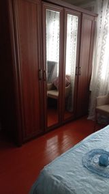 Yataq otağı mebel dəsti. 2si birgə satilir. - Material: tünd qəhvəyi — Mebel