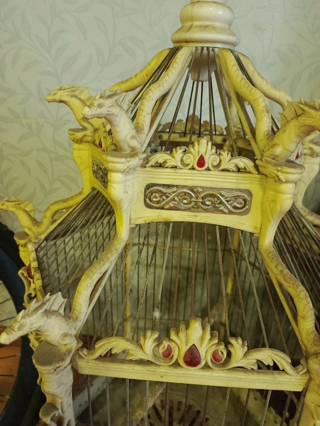 Dekorativ “fantaziya” üslubunda işlənmiş quş qəfəsi - Material: metal — Qəfəslər, Bakı (3)
