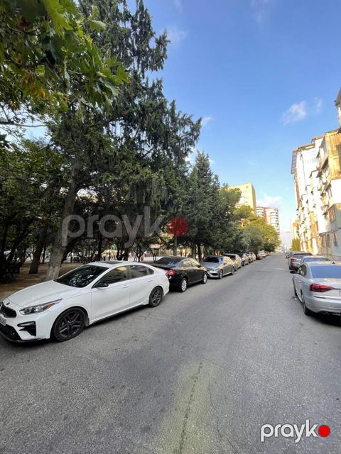 Satılır 4 otaqlı köhnə tikili 80 m²