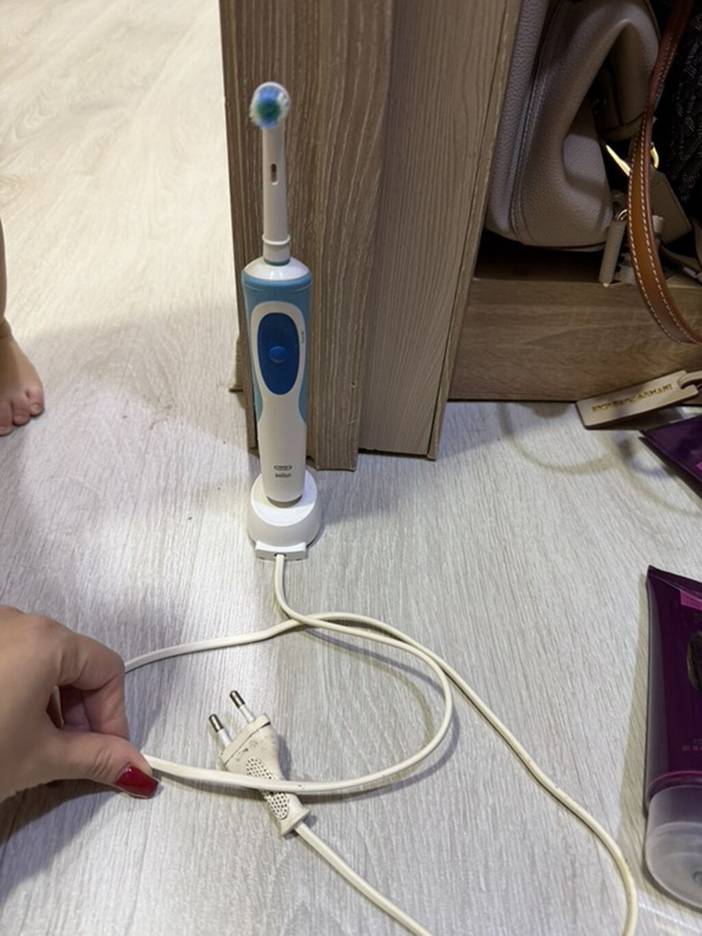 Elektrik diş fırçası və şarj bazası - Tip: Vibrasiyalı/rotasiya — Elektronika, Bakı (2)