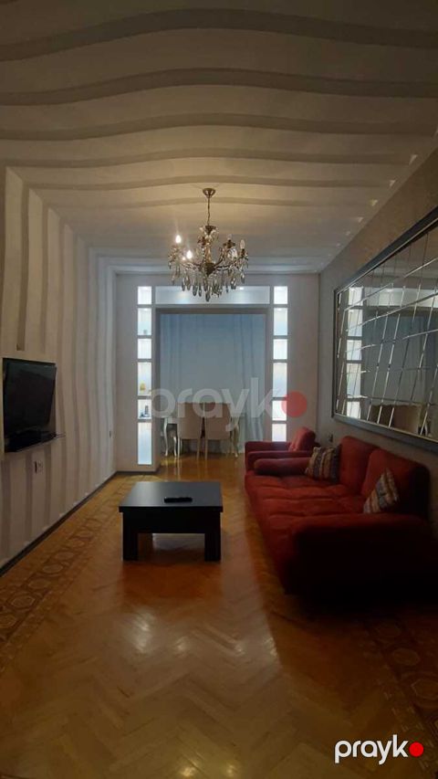 Satılır 2 otaqlı köhnə tikili 65 m²