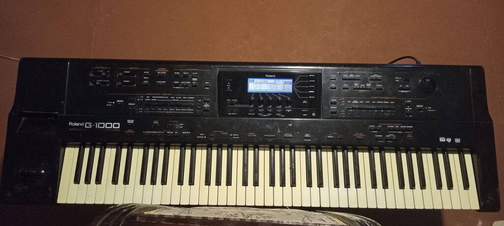 Roland G-1000 sintezatoru satılır.Təmirə ehtiyacı var.Üzərində çantası — Mallar, Xaçmaz (2)
