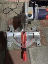 İşlənmiş Makute Uqlorez, 1800 W, 255 mm, Kredit yoxdur, Zəmanətsiz, Ünvandan götürmə — Mallar