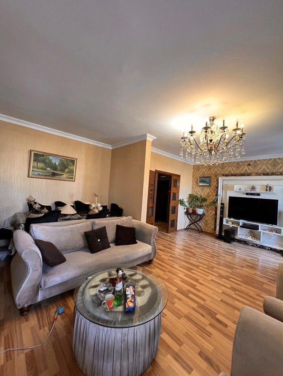 Satılır 4 otaqlı köhnə tikili 100 m² — Mənzil, Bakı (2)