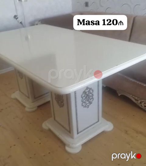 İşlənmiş, Kvadrat masa
