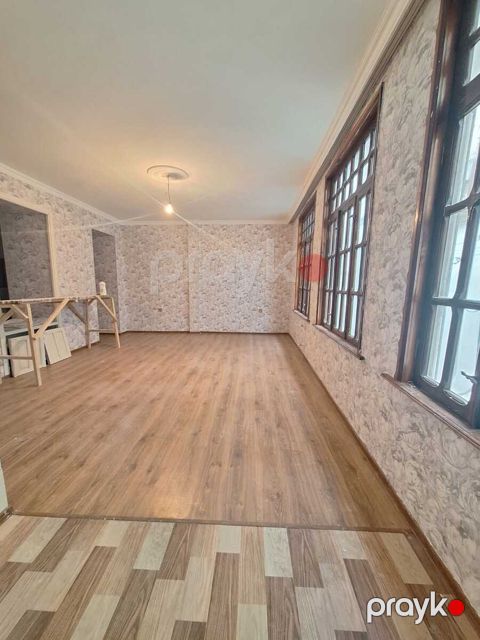 Satılır 2 otaqlı köhnə tikili 70 m²