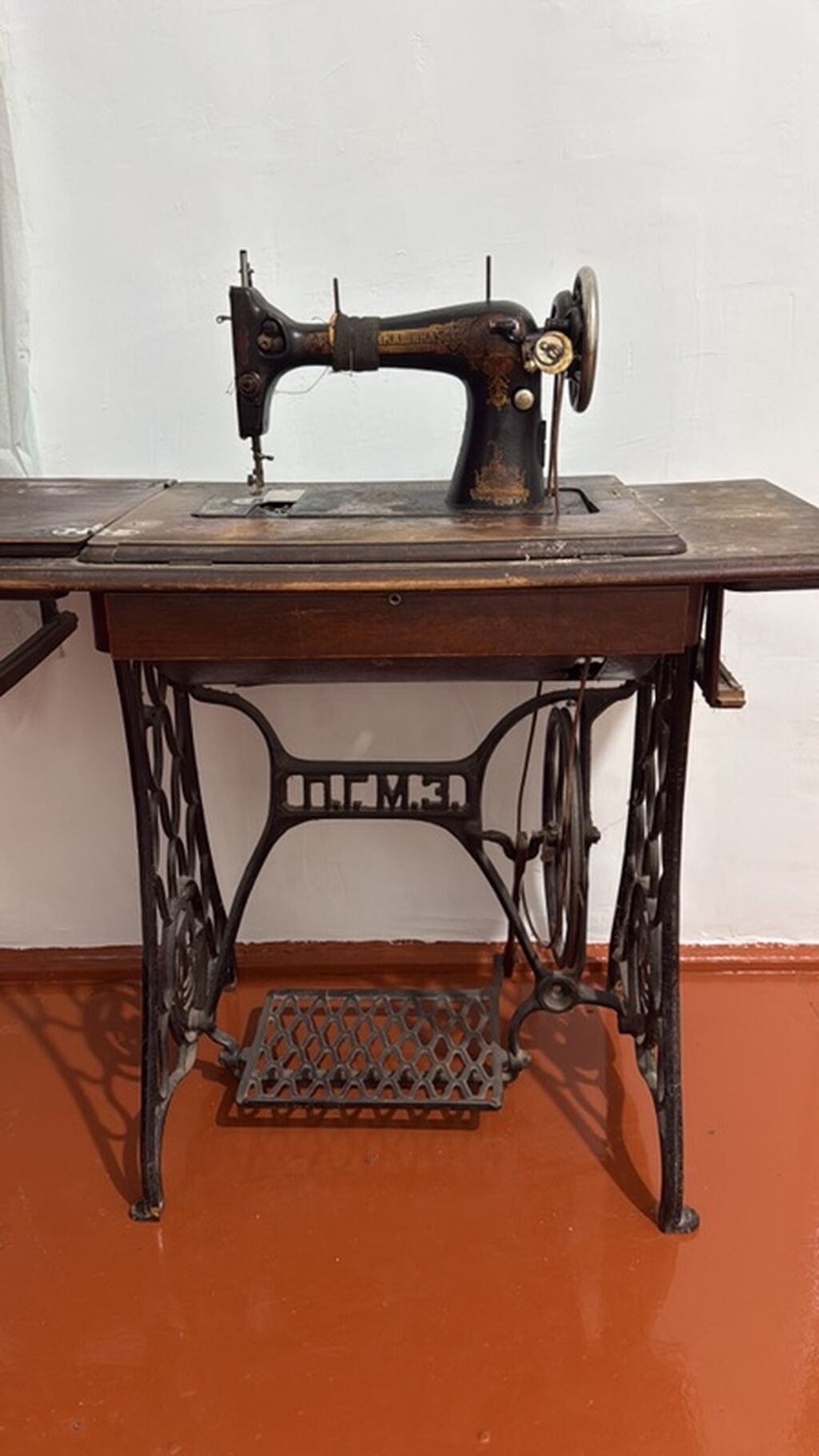 Ayaq pedallı tikiş maşını antikvar. (Qiymət razılaşmaq olar) sovetin — Mallar, Digah (2)