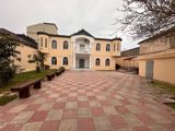İcarəyə verilir 10 otaqlı həyət evi/bağ evi 400 m² — Дом, вилла