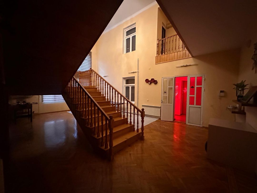 İcarəyə verilir 10 otaqlı həyət evi/bağ evi 400 m² — Ev, villa, Bakı (2)