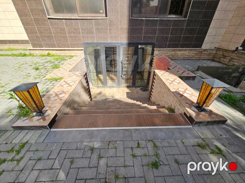 Satılır obyekt 200 m²