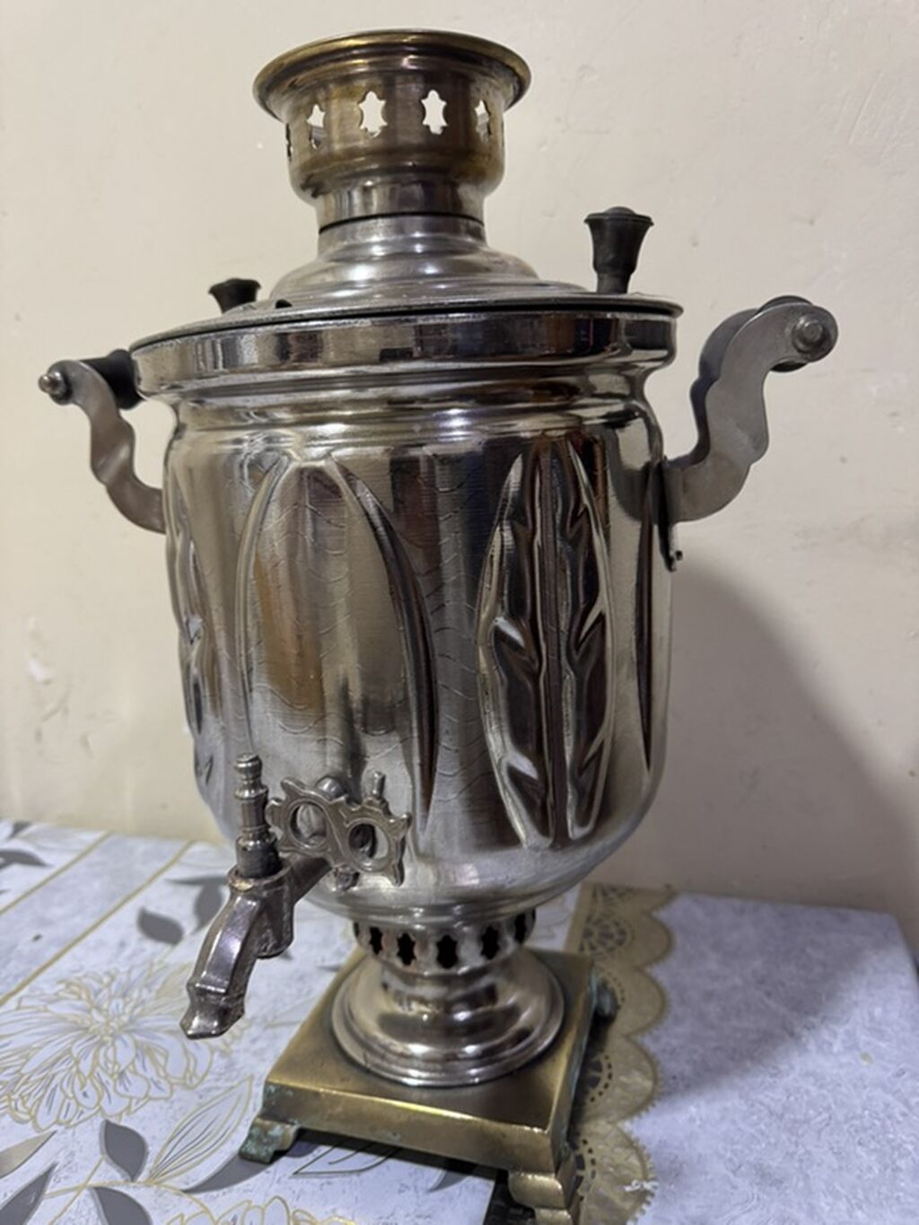 5-lik qedimi samavar hec bir prablemi yoxdu qiymeti 230 manat Unvan — Samovarlar, Digah (4)