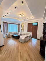 İcarəyə verilir 3 otaqlı yeni tikili 135 m² — Apartment