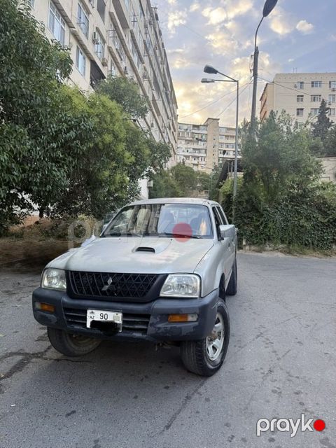 Mitsubishi L200, 2.5 L, 2004 il, 500 000 km