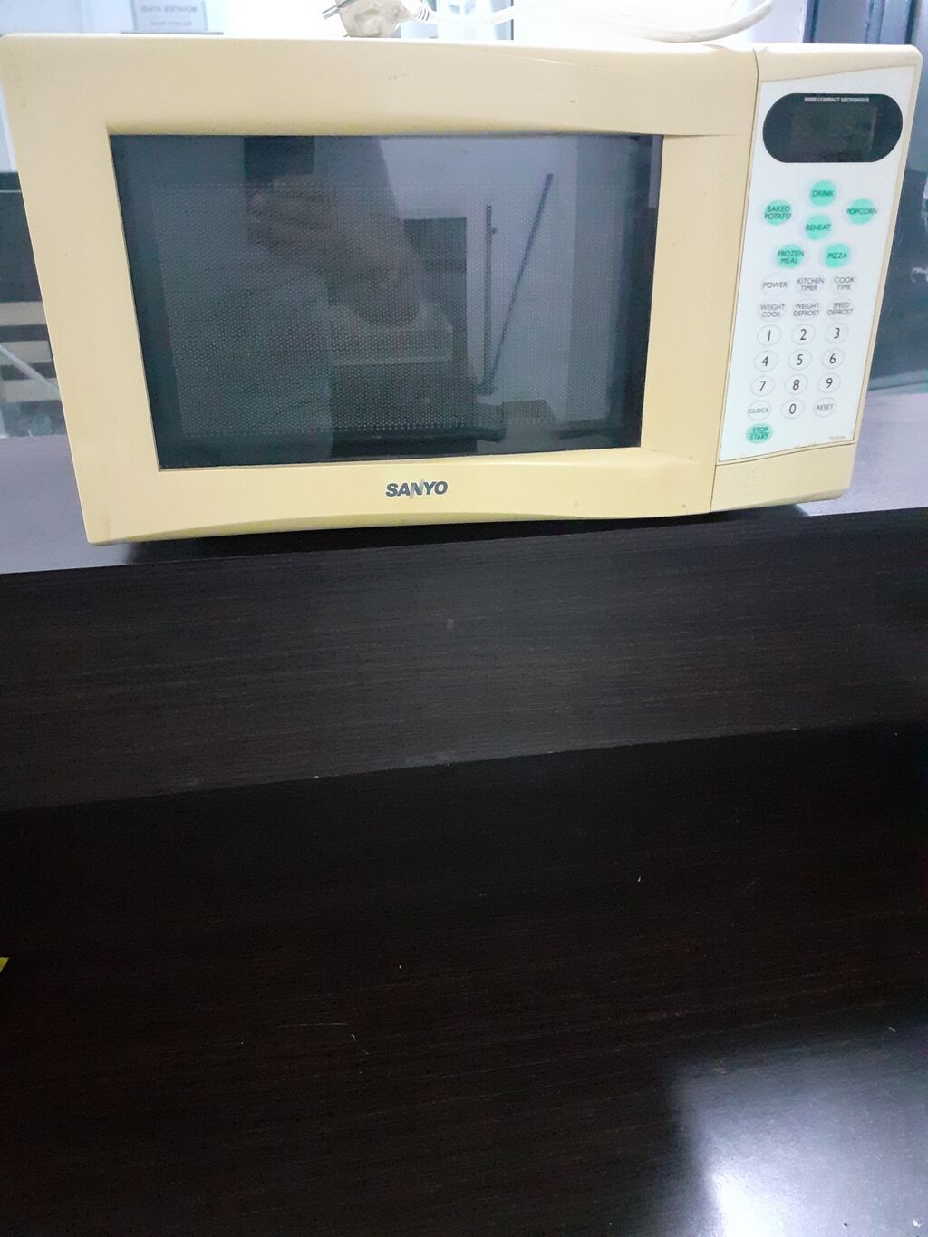 Sanyo mikrodalğalı soba - Rəqəmsal idarəetmə paneli və LED ekran - Ön — Mikrodalğalı sobalar, Digah