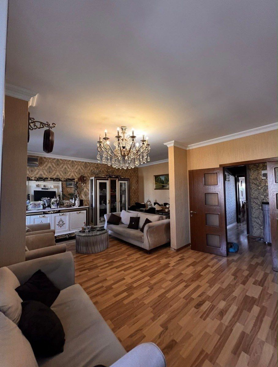 Satılır 4 otaqlı köhnə tikili 100 m² — Mənzil, Bakı