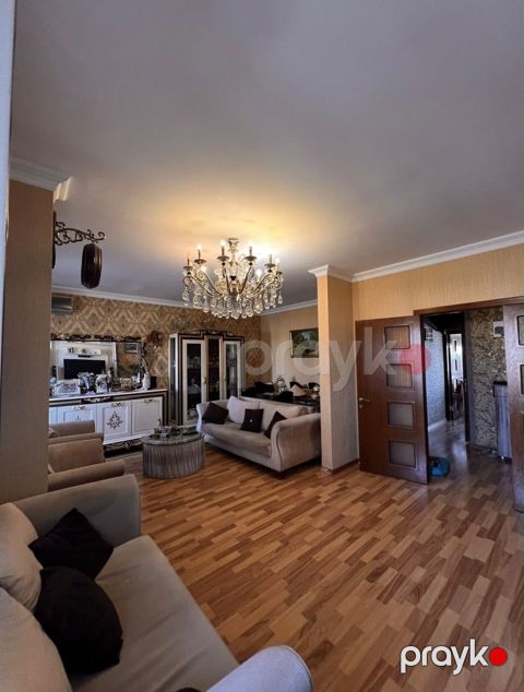 Satılır 4 otaqlı köhnə tikili 100 m²