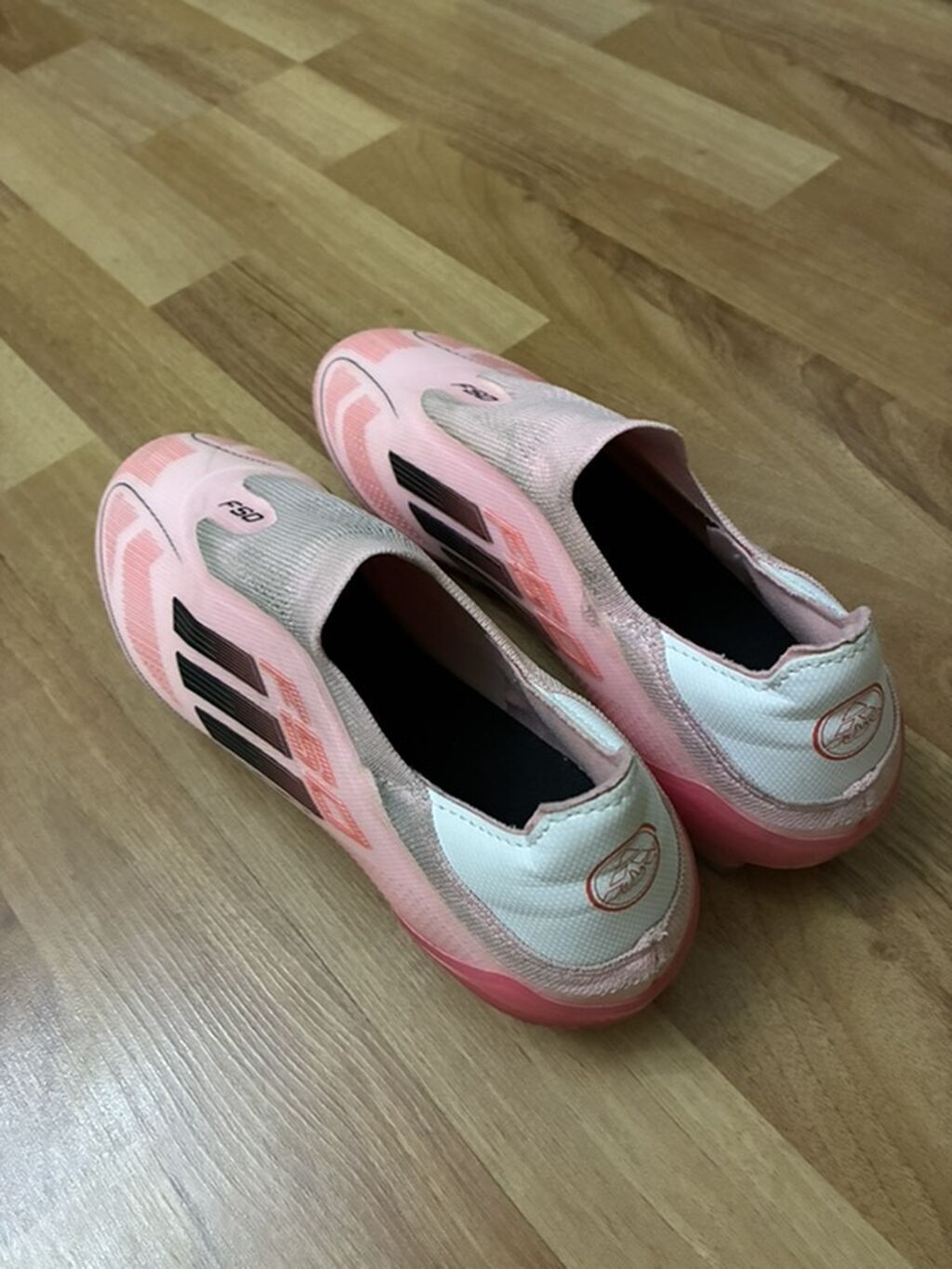 Futbol butsası – F50 model - Rəng: açıq çəhrayı/çəhrayı tonları, qara — İdman və istirahət, Bakı (2)