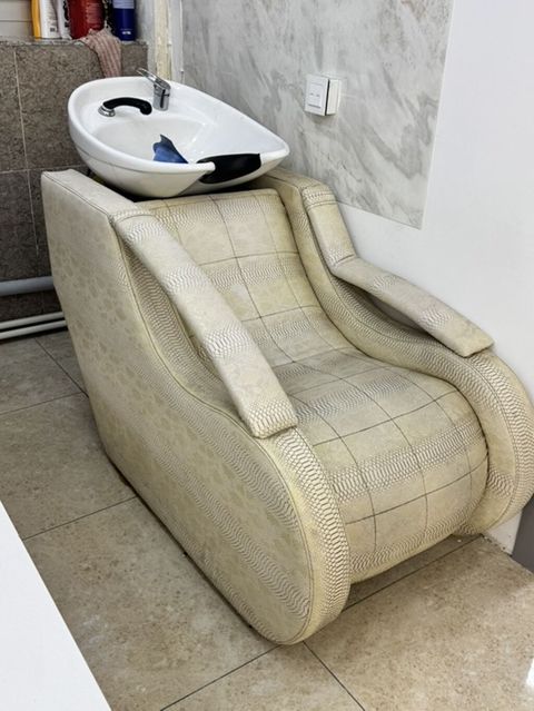 Salon üçün saç yuma stolu və kreslo kombinə edilmiş model. - Üst