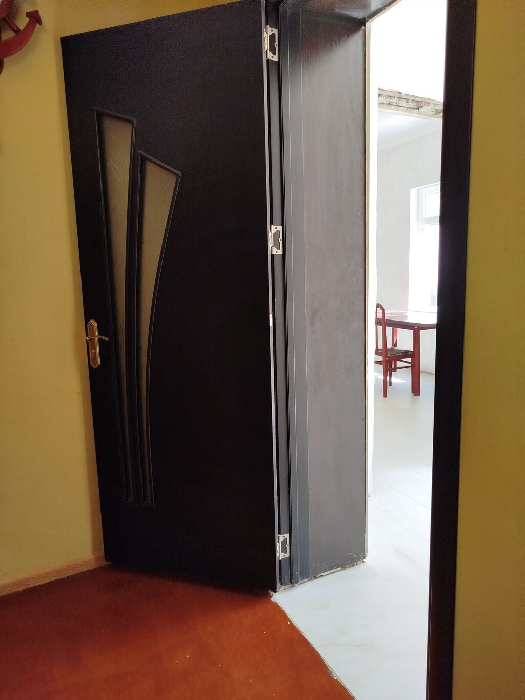 Qapı – daxili istifadə üçün, tünd qəhvəyi (wenge tonunda) MDF/laminat — Mallar, Saray