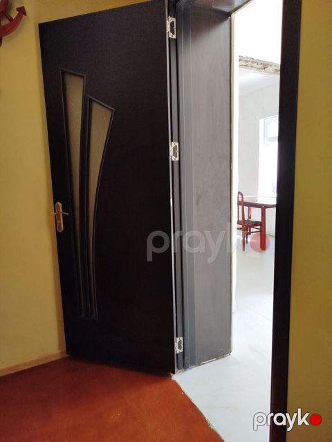 Qapı – daxili otaq qapısı - Material: MDF/laminat səthli, tünd — Saray