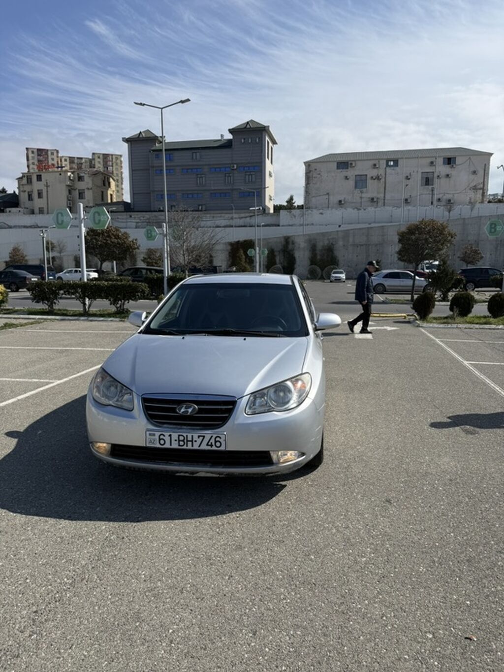 Hyundai Elantra sedan – gümüşü rəng, Azərbaycan nömrə nişanı — Avto, Bakı (7)