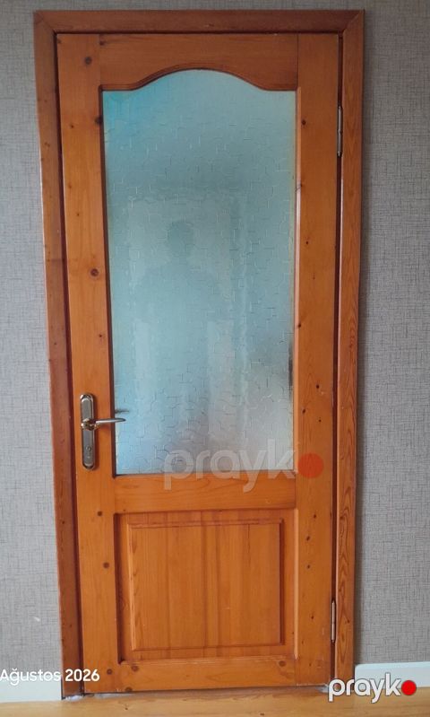 2 ədəd şüşəli taxta iç qapı Ölçü: 2.10×90 sm