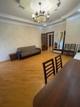 3-otaqlı yeni tikili kirayə verilir, Elmlər Akademiyası m., 125 m² — Mənzil