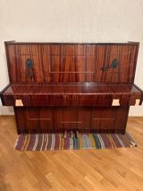Upright pianino – klassik dizayn, parlaq tünd-qəhvəyi (maun üslubunda) — Mallar