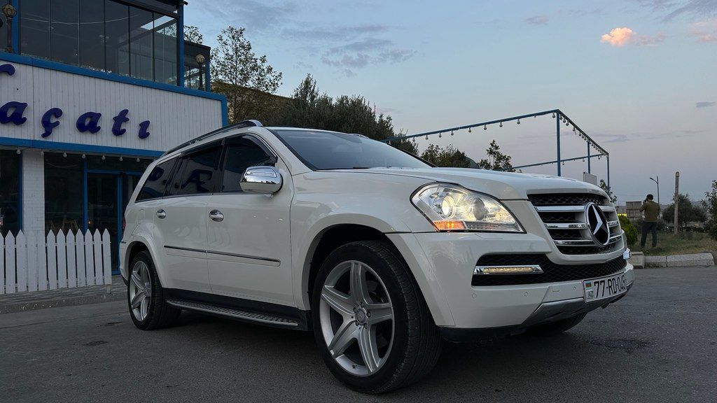 Mercedes GL 550 4MATIC, 5.5 L, 2010 il, 99 600 km — Avtomobillər, Bakı (3)