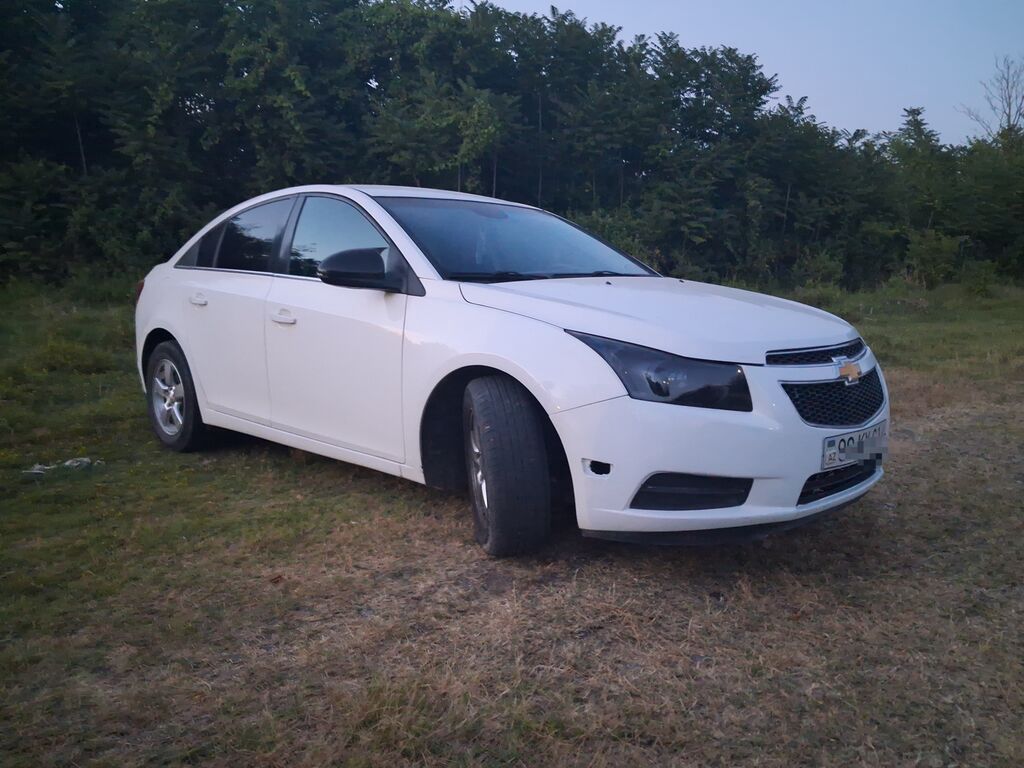 Chevrolet Cruze sedan - Kuzov: ağ rəng, 4 qapılı sedan, arxa — Avto, Bakı (4)