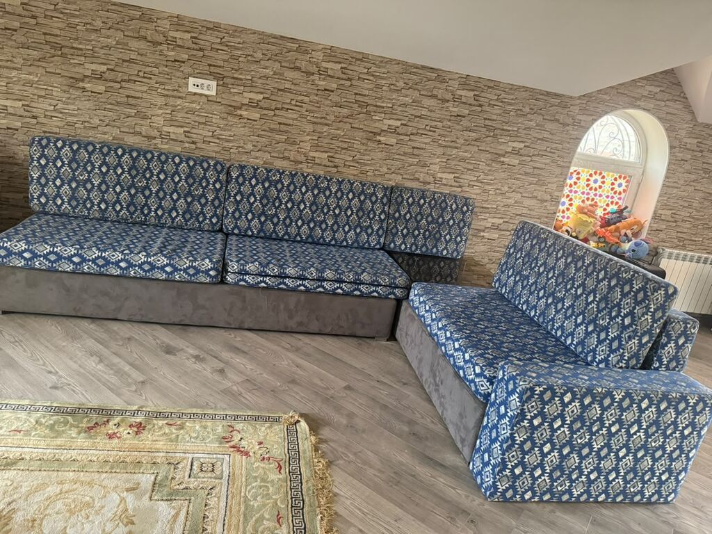 Məhsul: 2 ədəd mebel – eyni dizaynda divan dəsti Təsvir: - Dizayn — Mebel, Bakı