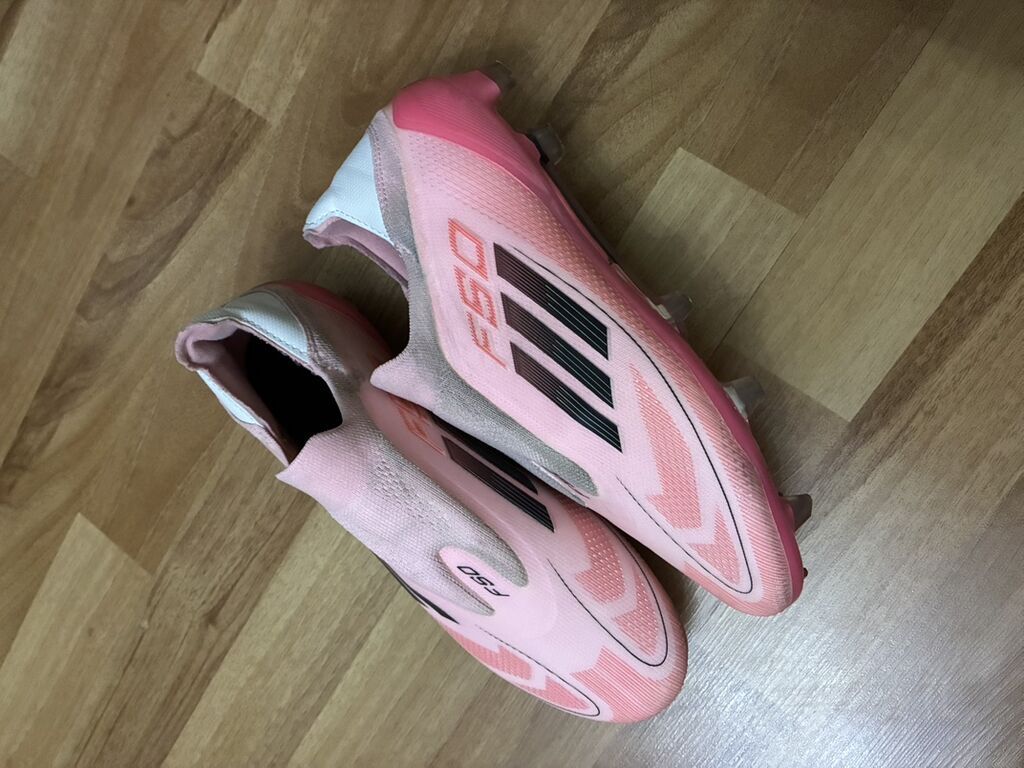 Futbol butsası – F50 model - Rəng: açıq çəhrayı/çəhrayı tonları, qara — İdman və istirahət, Bakı (3)