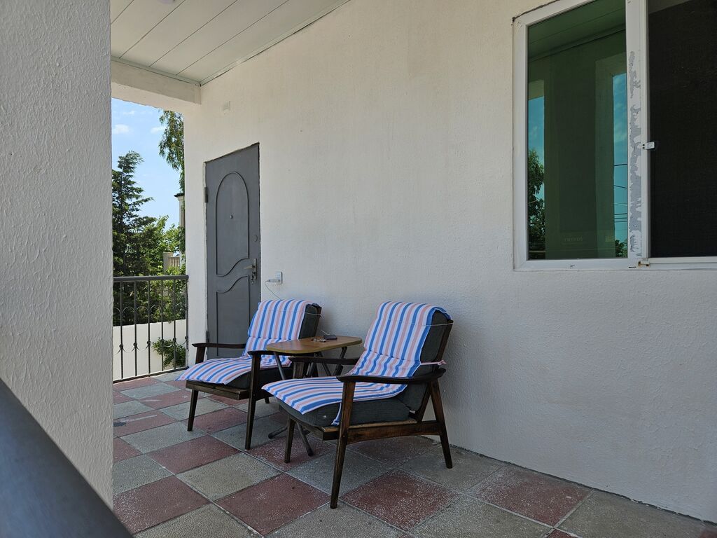 Iki mərtəbəli həyət evi və ayrıca qonaq evi - Geniş tam hasarlı — Daşınmaz əmlak, Bakı (4)