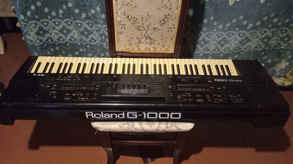Roland G-1000 sintezatoru satılır.Təmirə ehtiyacı var.Üzərində çantası — Mallar, Xaçmaz (3)